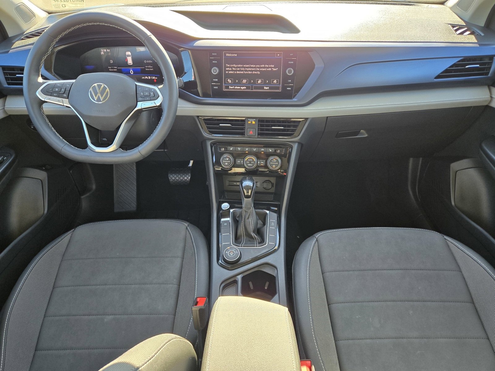 Used 2024 Volkswagen Taos SE w/ Panoramic Sunroof Package image 11