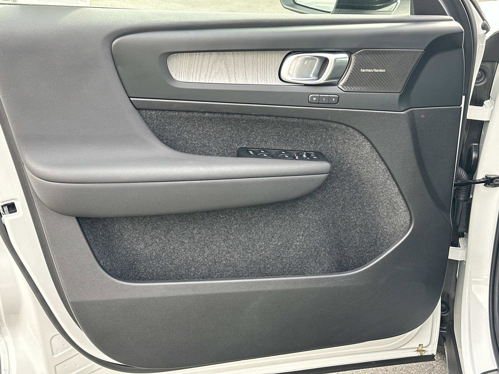 Certified 2026 Volvo XC40 B5 Ultra w/ Climate Package image 15