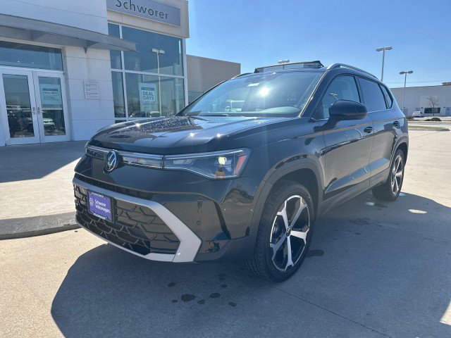 New 2025 Volkswagen Taos SEL image 3