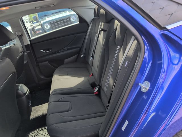 Used 2025 Hyundai Elantra SEL FWD image 27