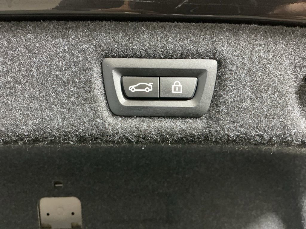 Used 2021 BMW M550i xDrive w/ Dynamic Handling Package image 31