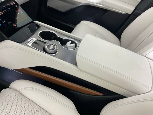 New 2026 Cadillac Vistiq Luxury w/ LPO, Floor Liner Package image 17