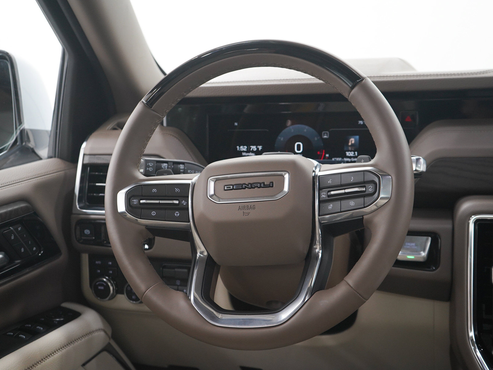 Used 2026 GMC Yukon Denali w/ Denali Reserve Package AWD/4WD image 20