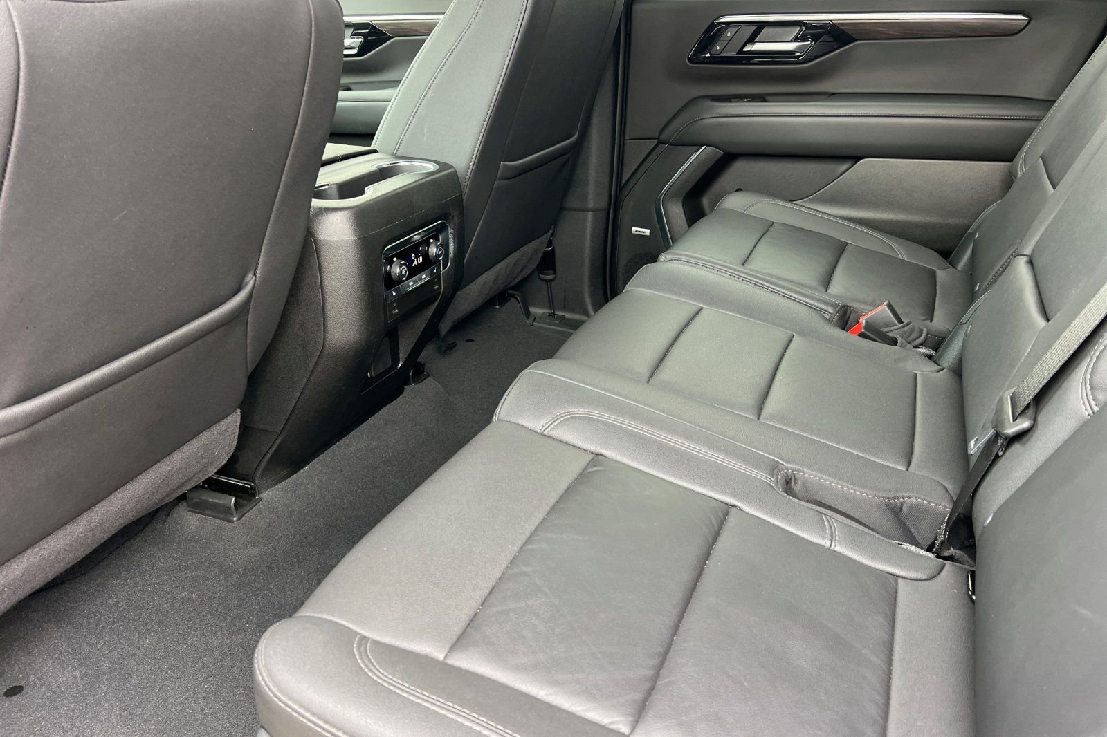 Used 2025 Chevrolet Suburban LT w/ Comfort Package image 14