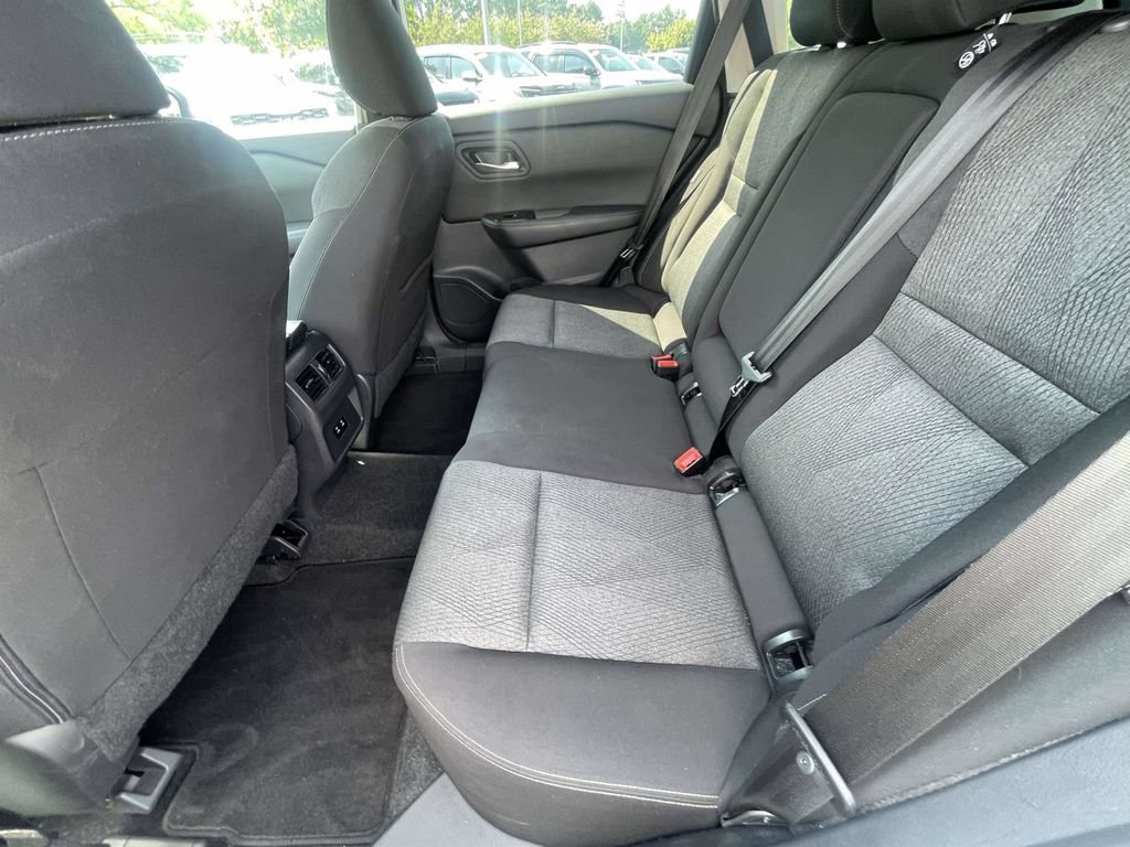 Used 2025 Nissan Rogue SV FWD image 12