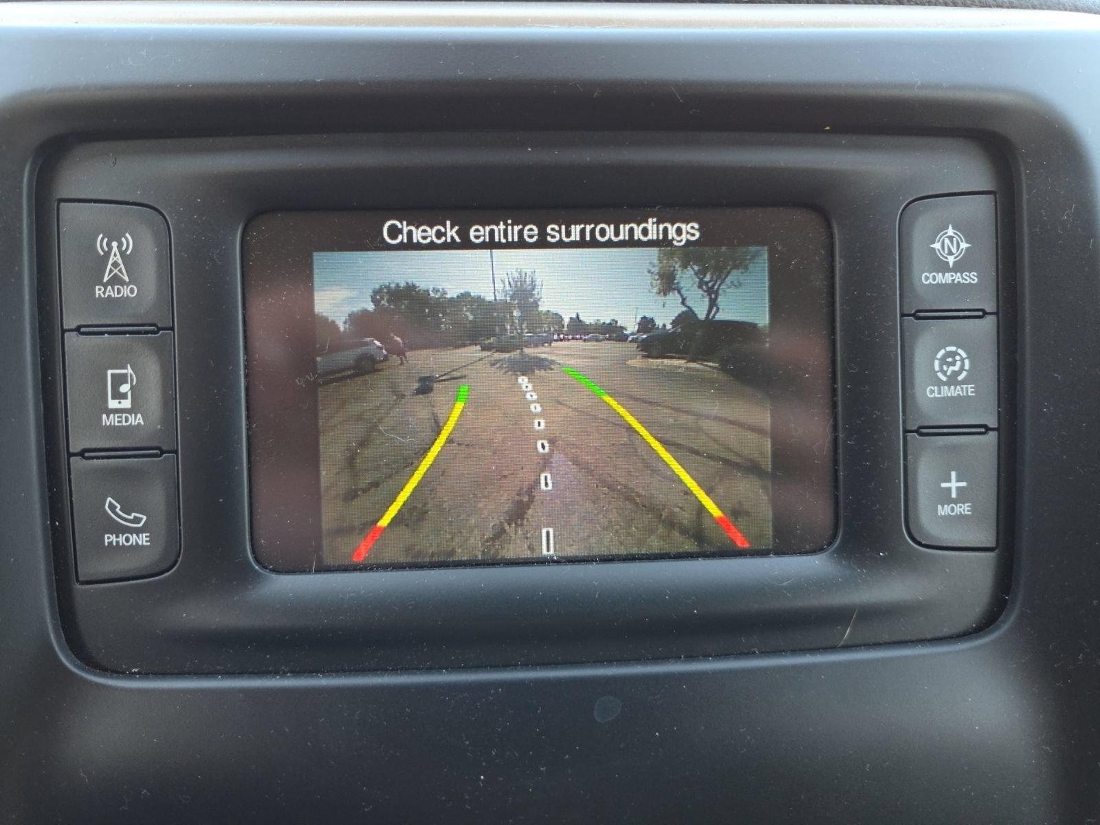 Used 2016 Jeep Cherokee Latitude FWD image 16