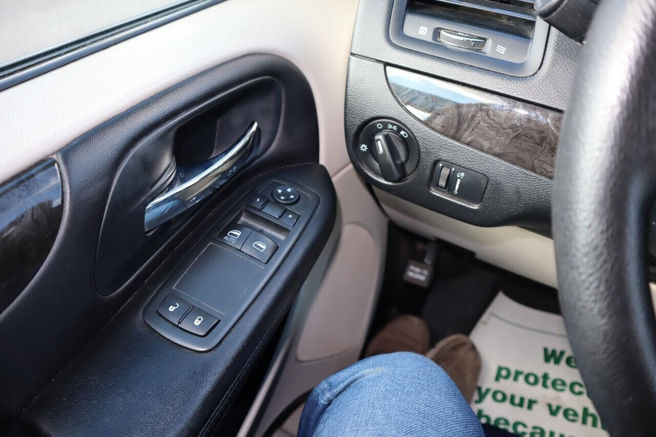 Used 2013 RAM C/V Tradesman image 51