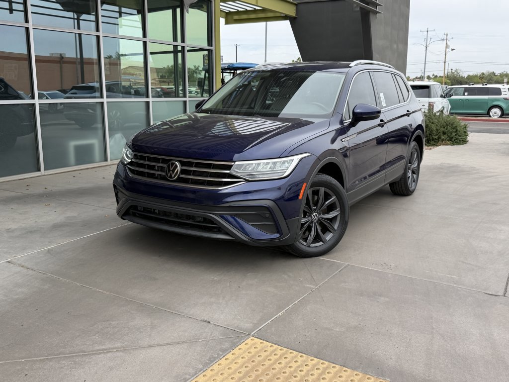Used 2022 Volkswagen Tiguan SE FWD image 2