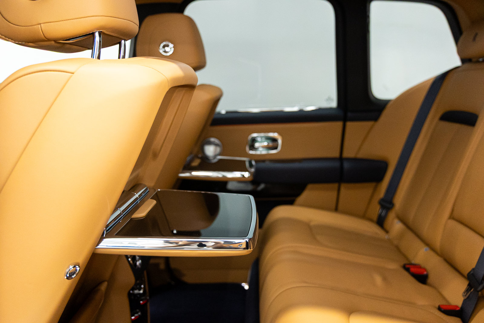 Certified 2025 Rolls-Royce Cullinan AWD/4WD image 50