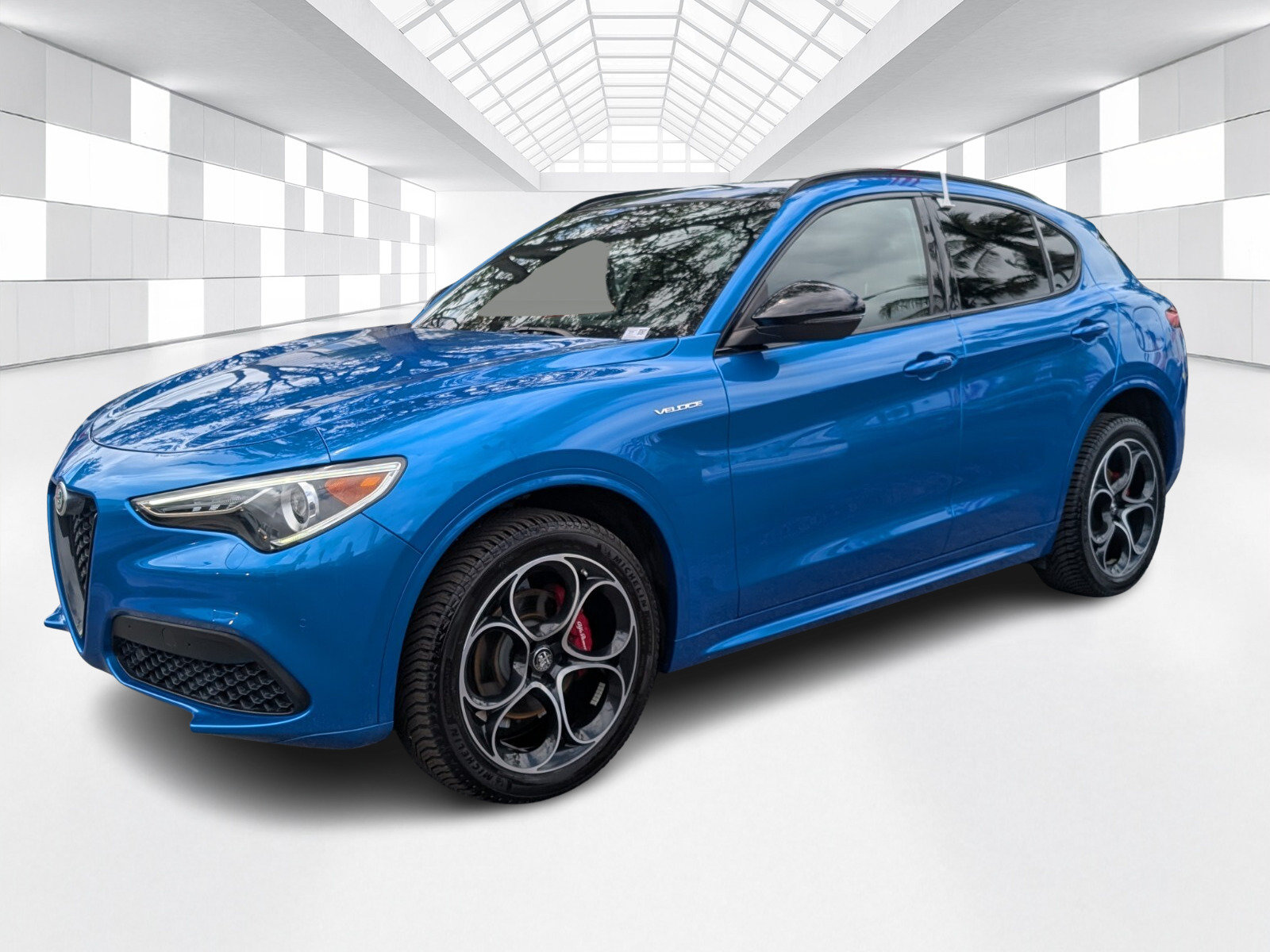 Used 2022 Alfa Romeo Stelvio Veloce AWD/4WD image 3