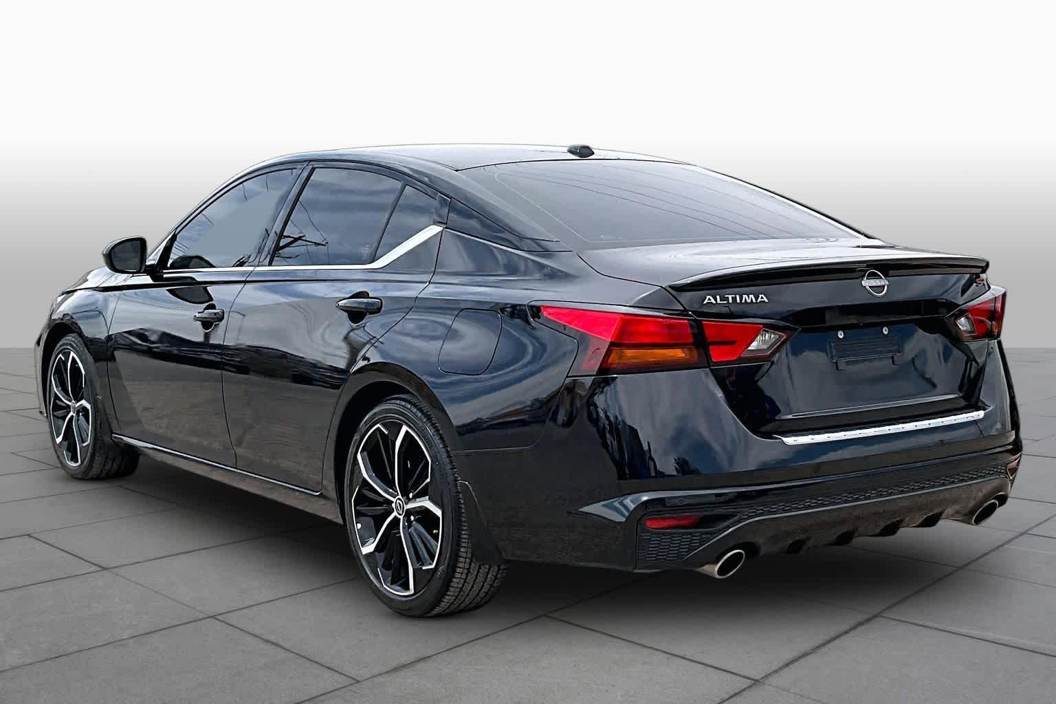 Used 2023 Nissan Altima 2.5 SR w/ SR Premium Package FWD image 12