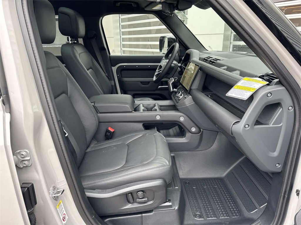 New 2026 Land Rover Defender 110 X-Dynamic SE image 8