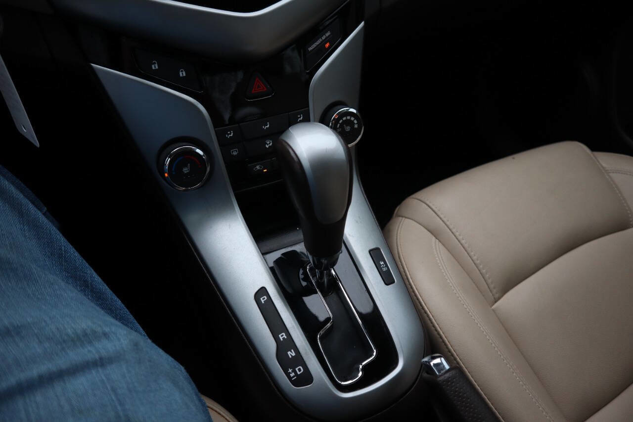 Used 2014 Chevrolet Cruze Diesel w/ Enhanced Safety Package image 31