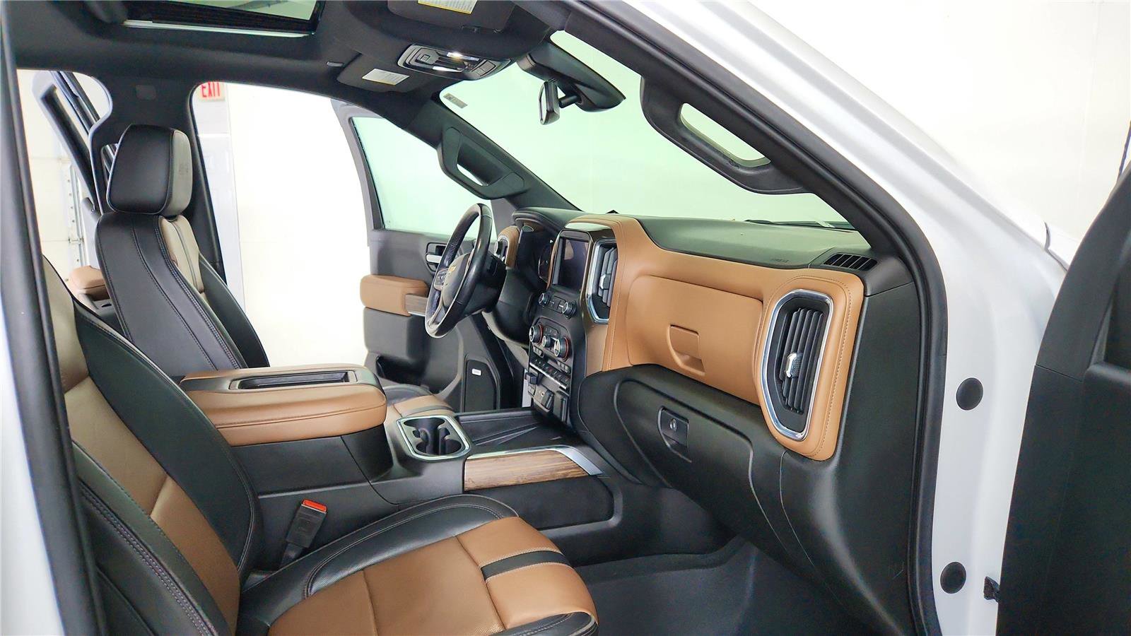 Used 2021 Chevrolet Silverado 1500 High Country image 40