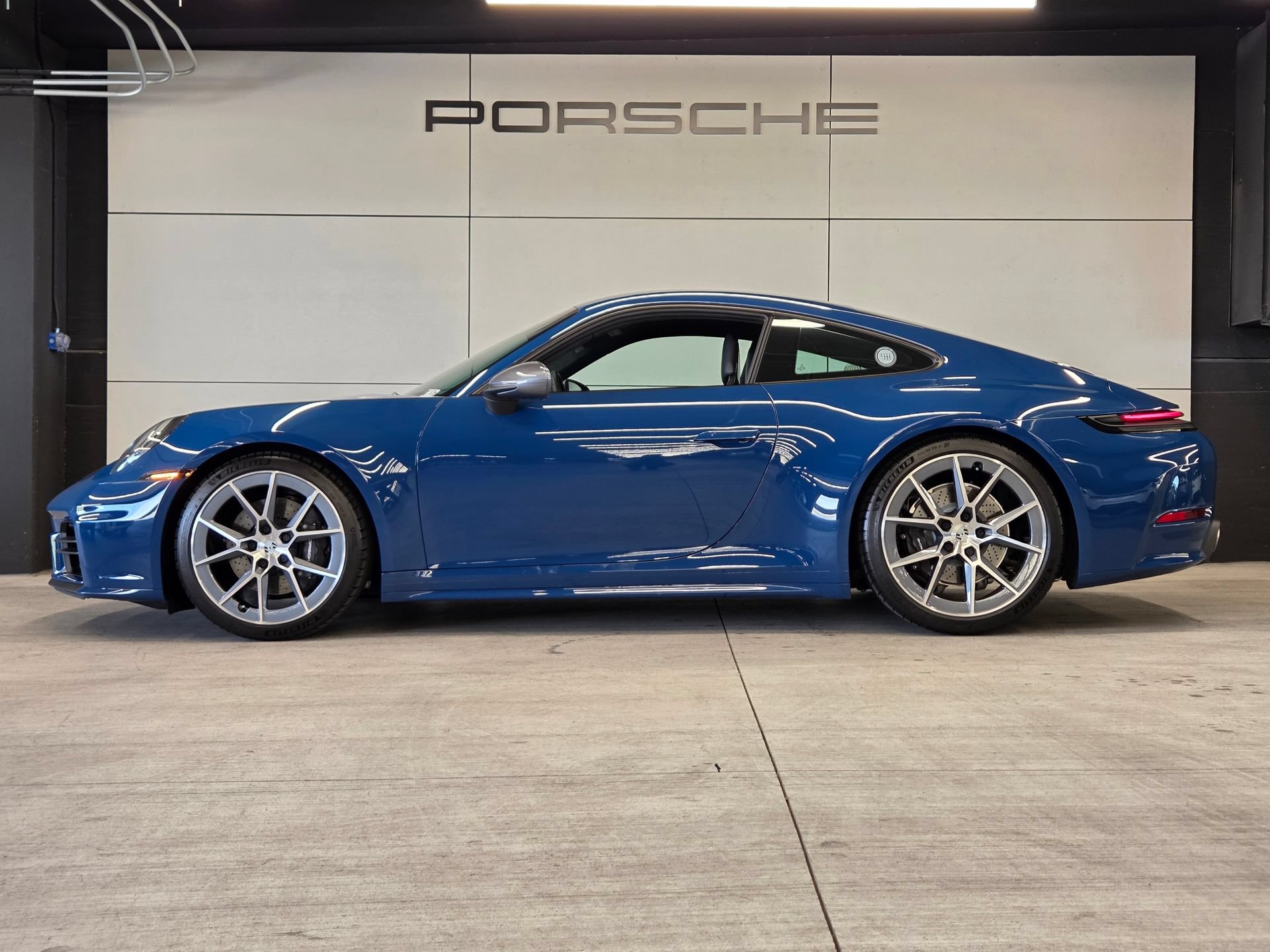 Certified 2025 Porsche 911 Carrera T RWD image 2
