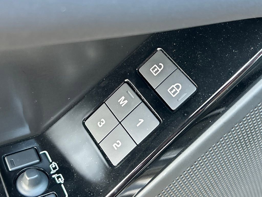 Used 2026 Land Rover Range Rover Velar S AWD/4WD image 25