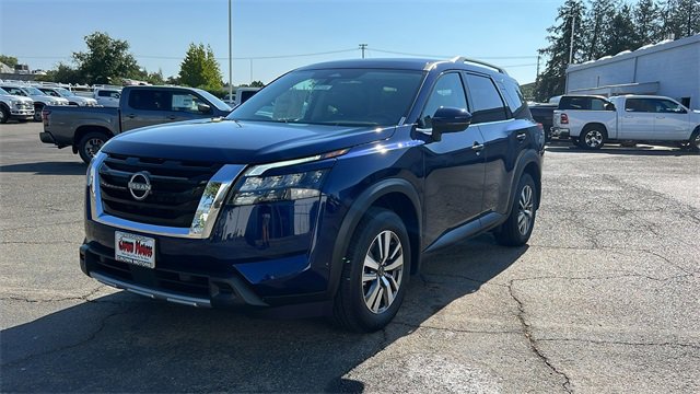 New 2025 Nissan Pathfinder SL w/ Cargo Package