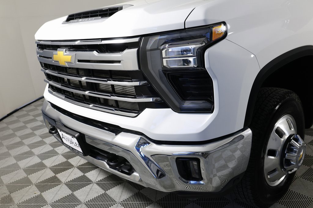Used 2025 Chevrolet Silverado 3500 LTZ image 40