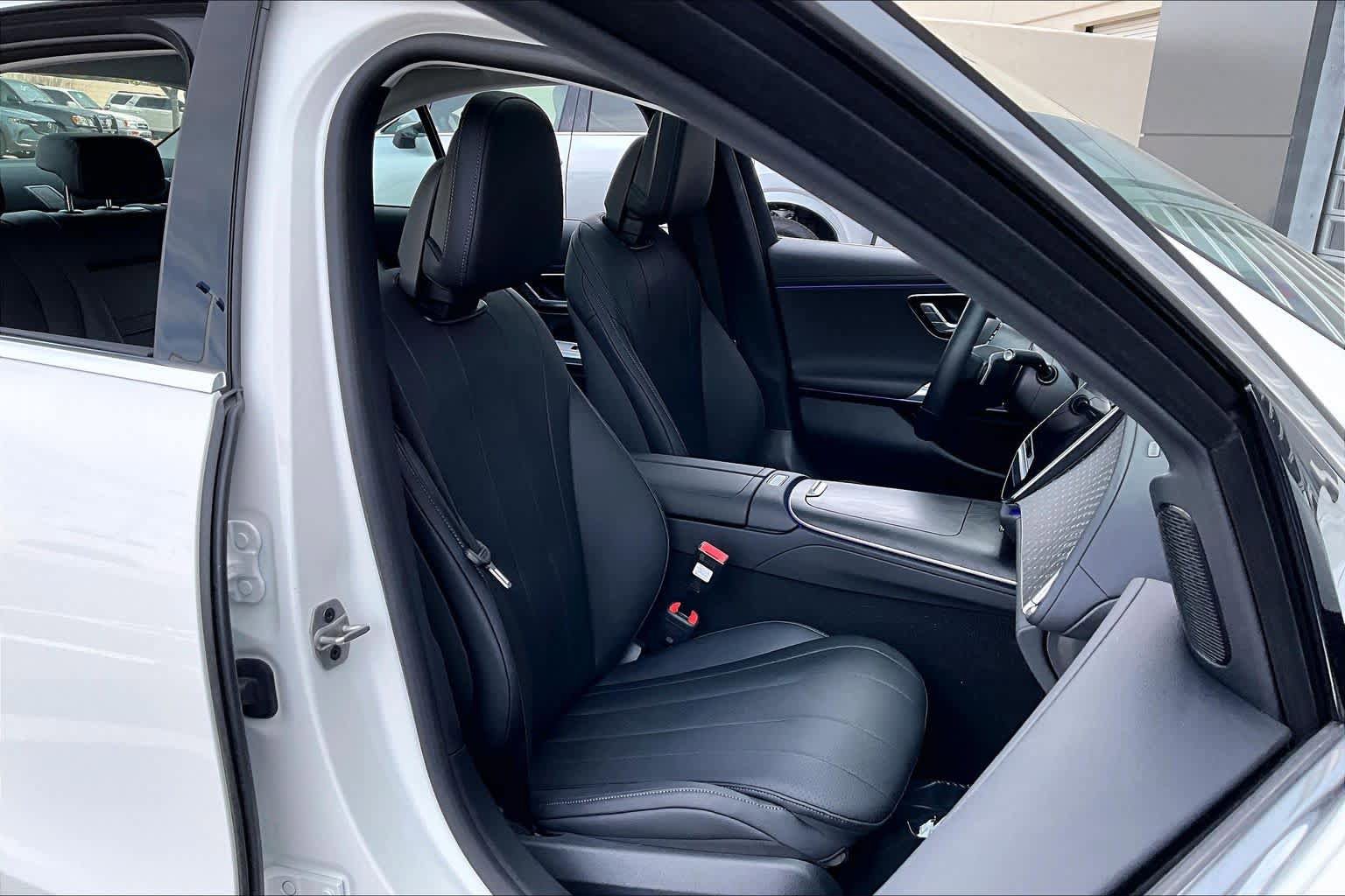 Used 2025 Mercedes-Benz E 350 4MATIC Sedan image 9