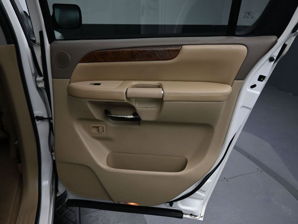 Used 2011 Nissan Armada Platinum w/ 2nd Row Captain Seat Pkg image 40