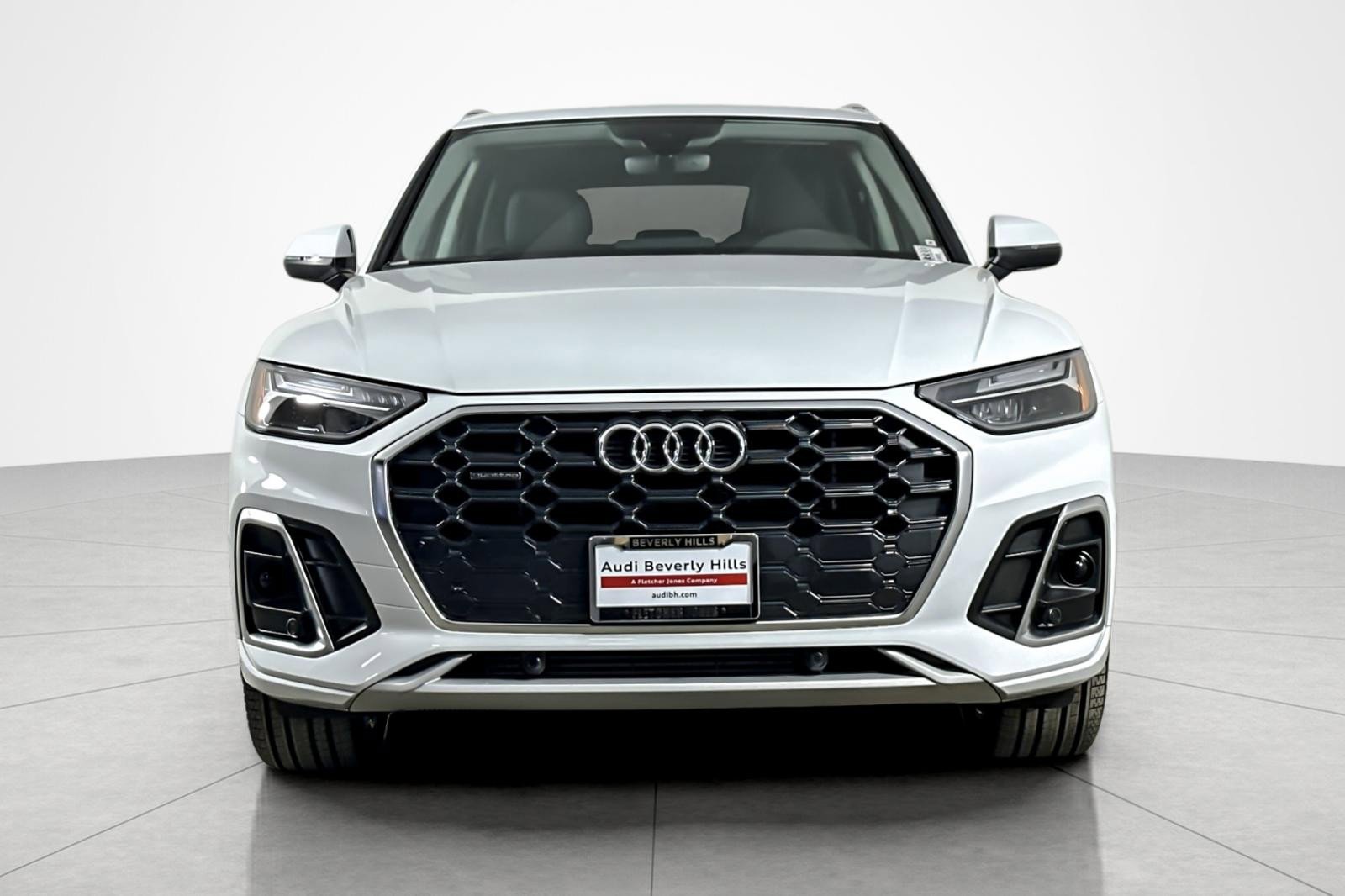Used 2023 Audi Q5 e Premium w/ Convenience Package image 8