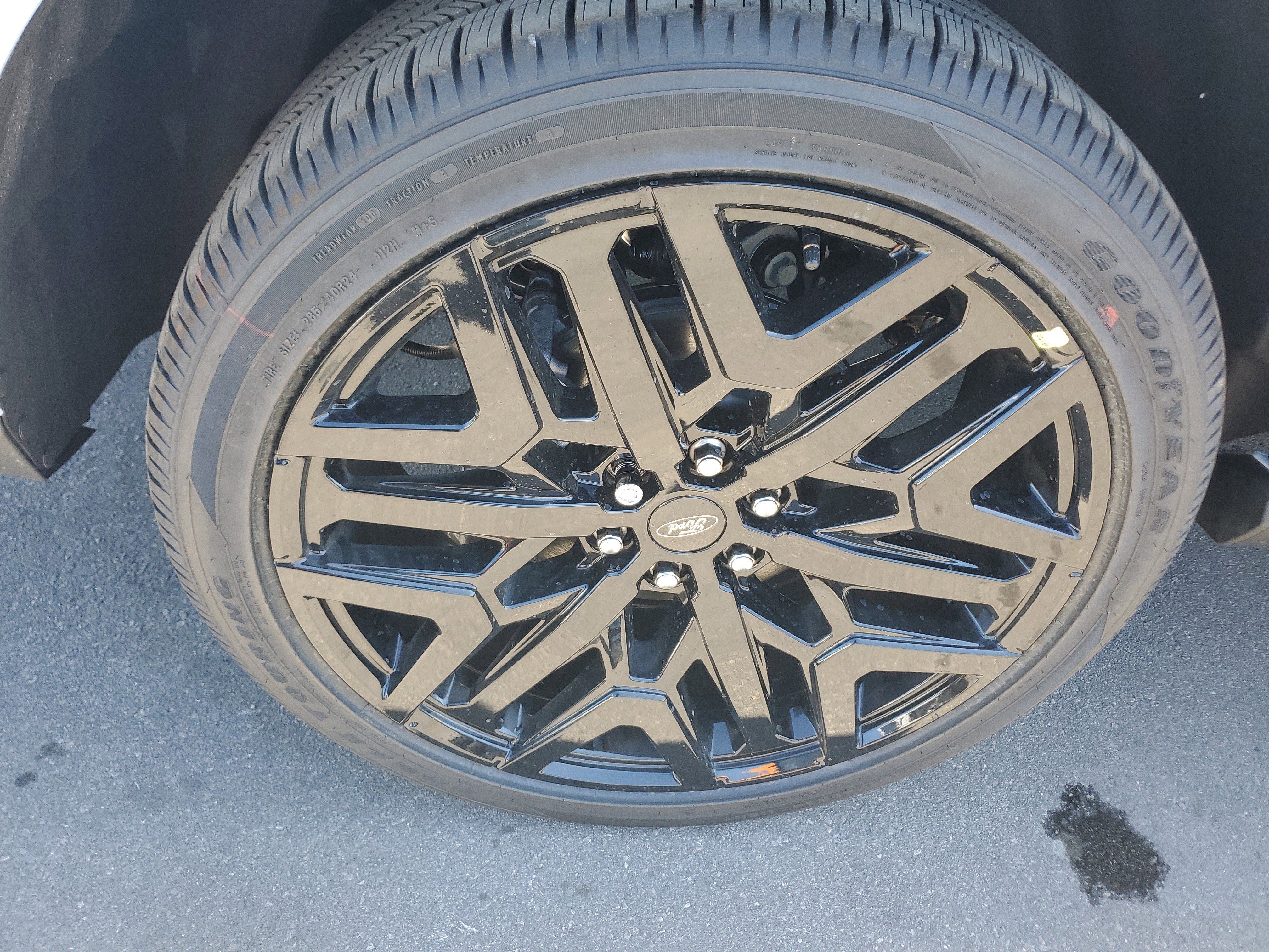 New 2026 Ford Expedition Max Platinum image 8