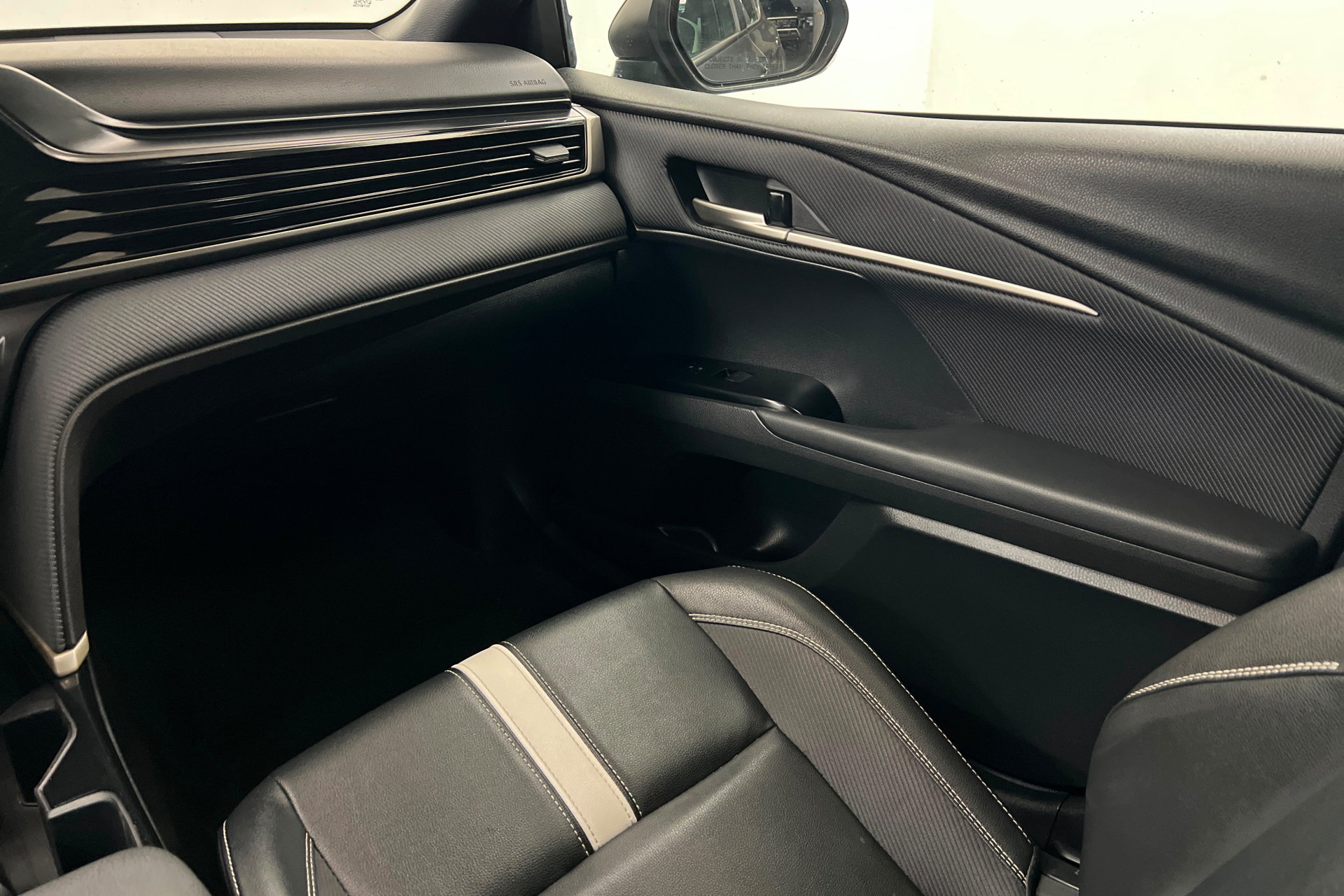 Used 2025 Toyota Camry SE FWD image 10