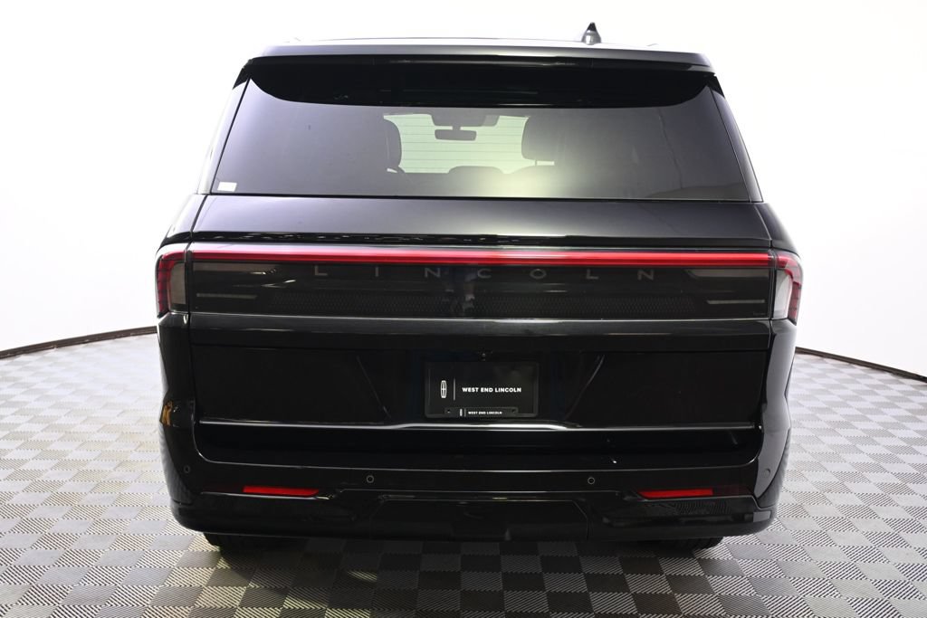 Used 2025 Lincoln Navigator Reserve AWD/4WD image 5