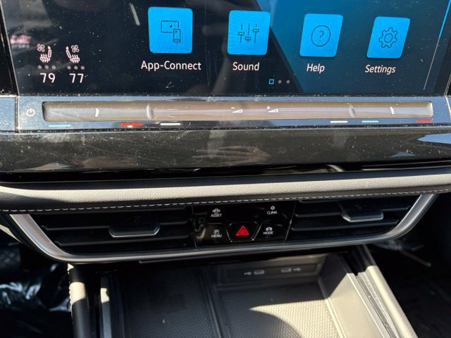 Used 2024 Volkswagen Atlas SE AWD/4WD image 32