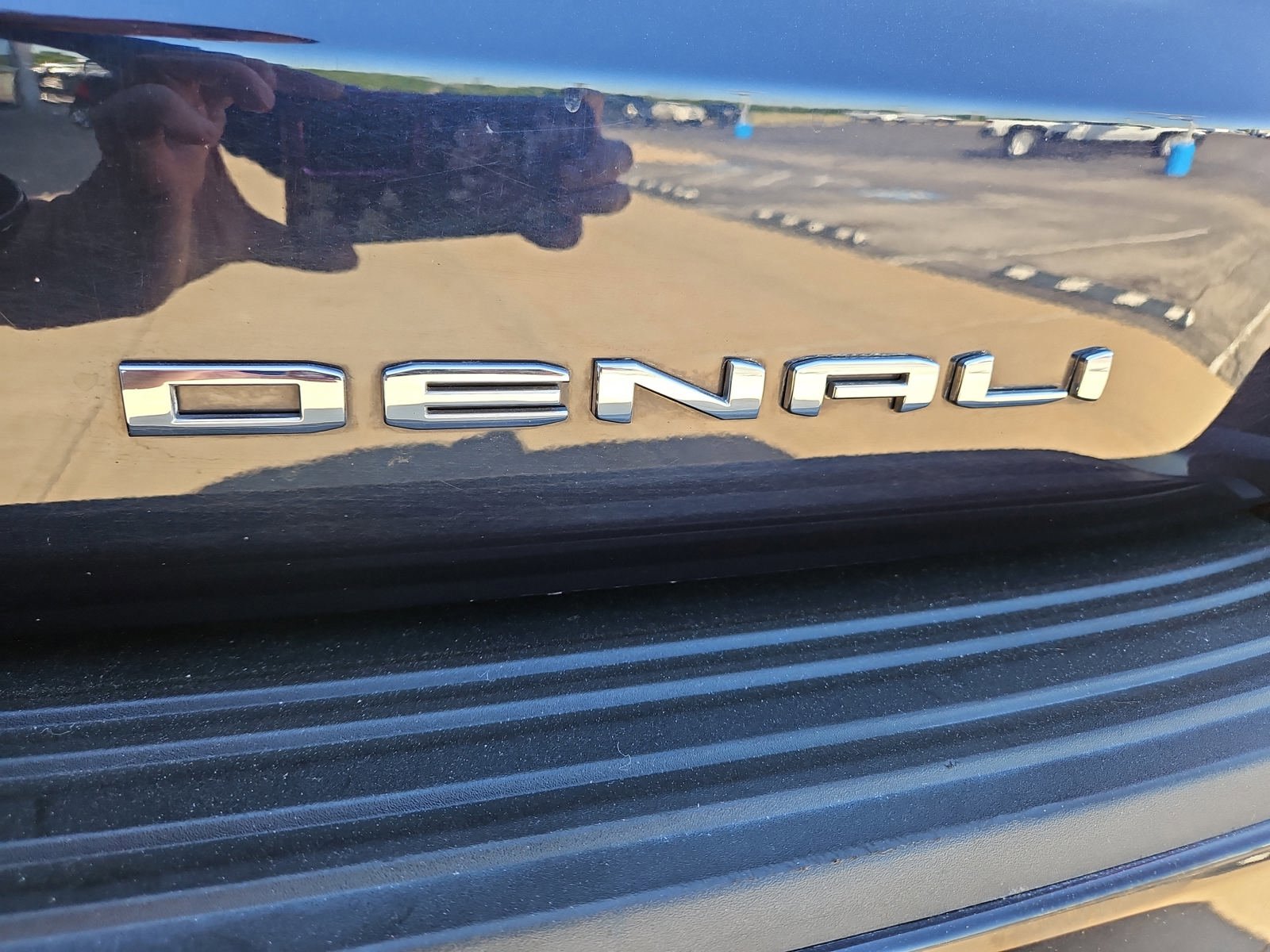 Used 2023 GMC Yukon Denali w/ Advanced Technology Package AWD/4WD image 31