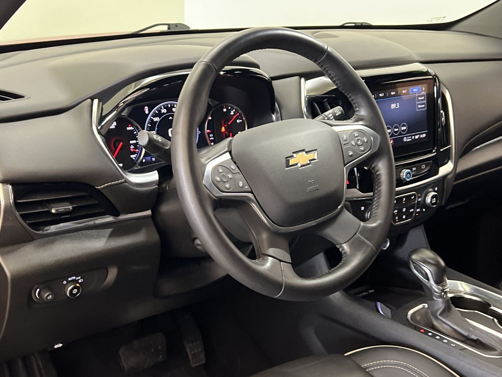 Used 2022 Chevrolet Traverse Premier w/ LPO, Cargo Package AWD/4WD image 15