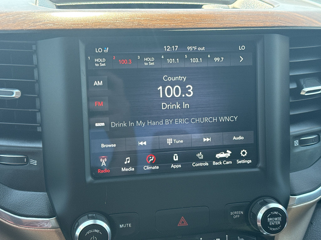 Used 2021 RAM 1500 Laramie AWD/4WD image 18