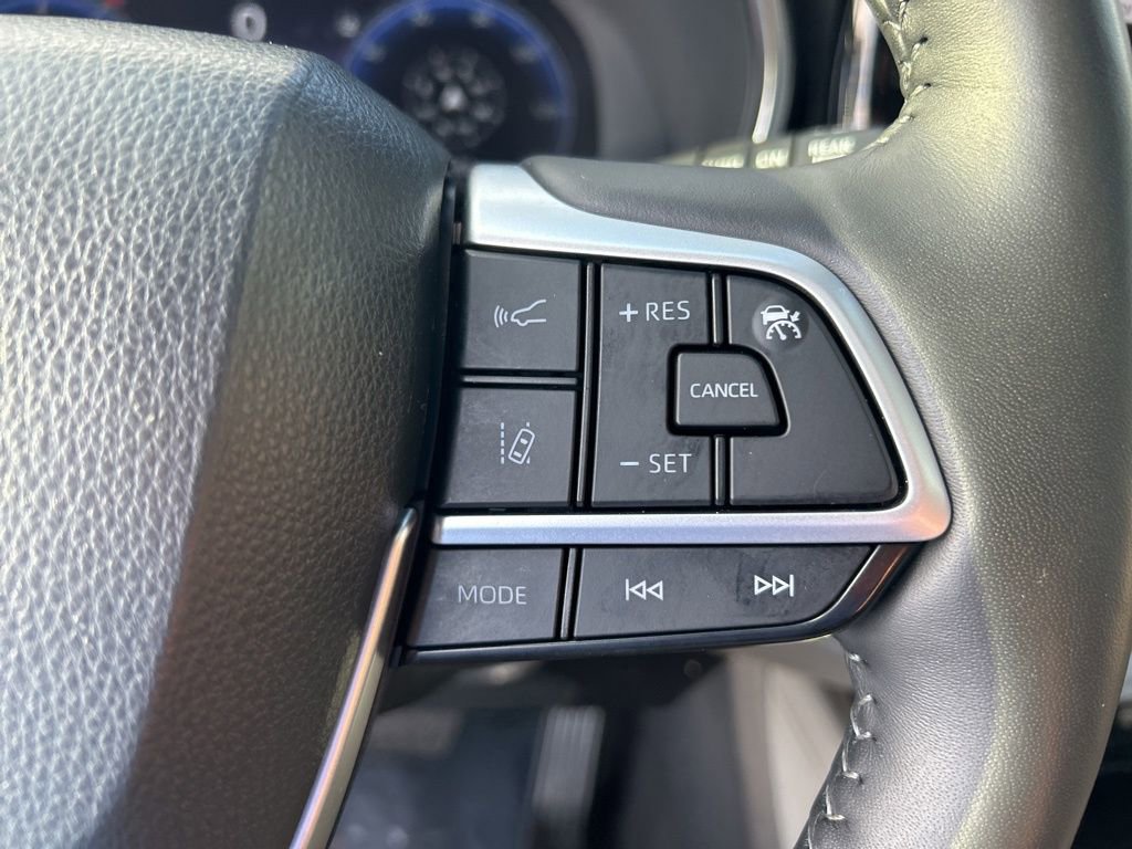 Used 2024 Toyota Highlander Platinum FWD image 48