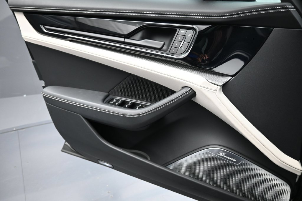 Certified 2025 Porsche Panamera 4S AWD/4WD image 23