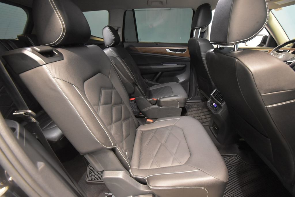 Used 2024 Volkswagen Atlas SE w/ Black Wheel Package image 25