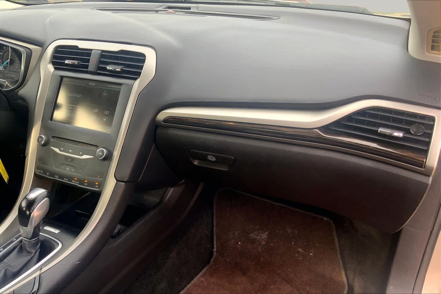 Used 2015 Ford Fusion SE w/ Equipment Group 202A FWD image 18