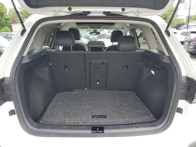 Used 2025 Volkswagen Taos SE w/ Panoramic Sunroof Package AWD/4WD image 8
