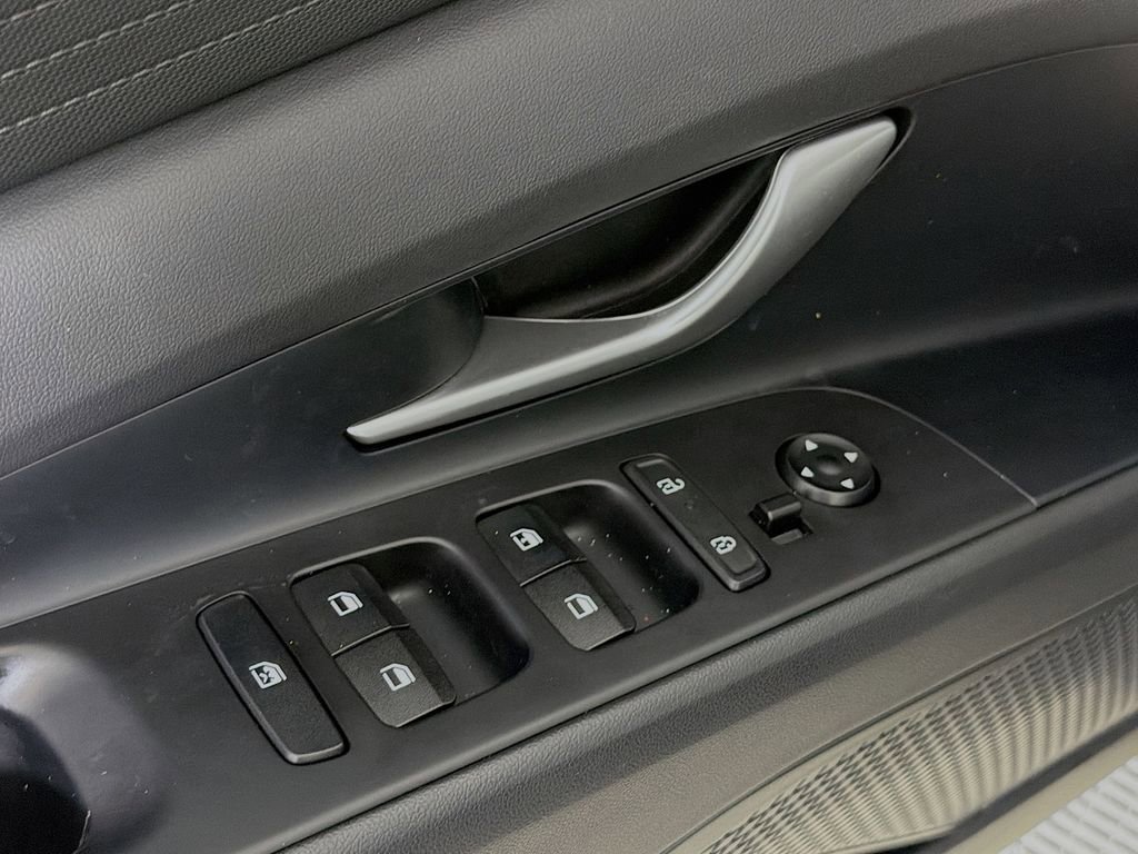 Used 2024 Hyundai Elantra SE image 20