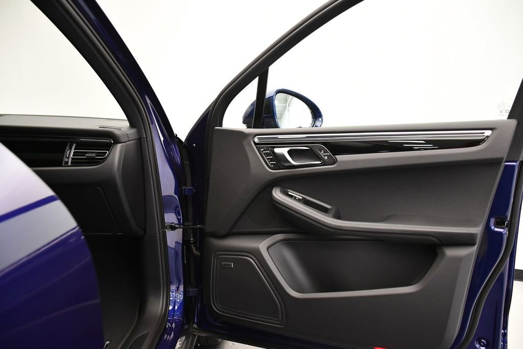 Certified 2025 Porsche Macan image 45