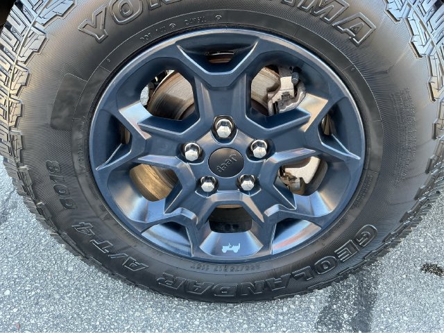 Used 2023 Jeep Gladiator Sport AWD/4WD image 16