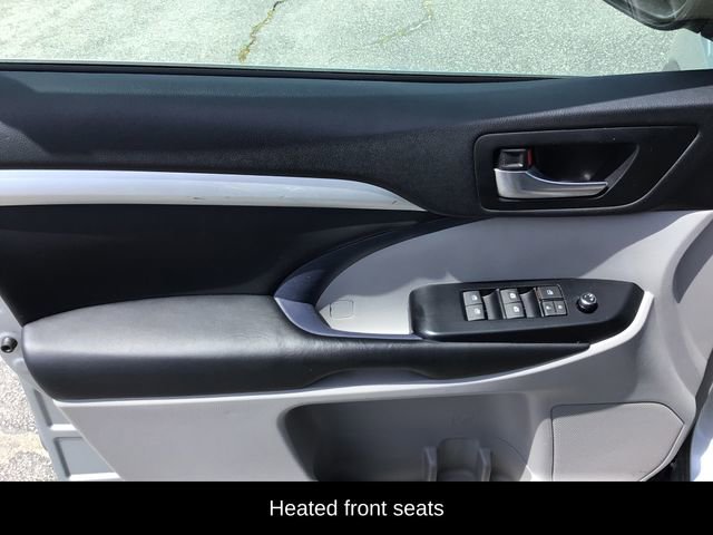 Used 2019 Toyota Highlander XLE AWD/4WD image 22