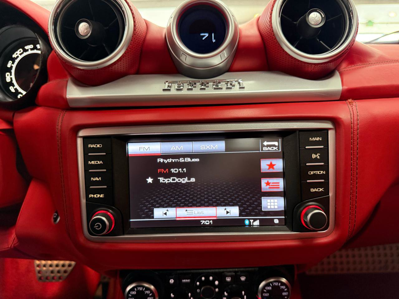 Used 2015 Ferrari California T RWD image 18