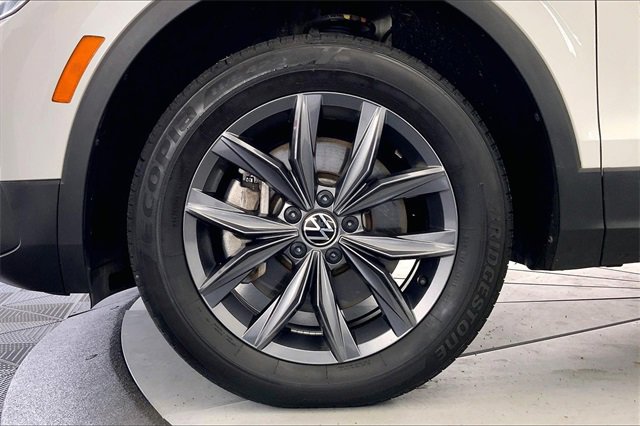 Certified 2023 Volkswagen Tiguan SE w/ Panoramic Sunroof Package image 9