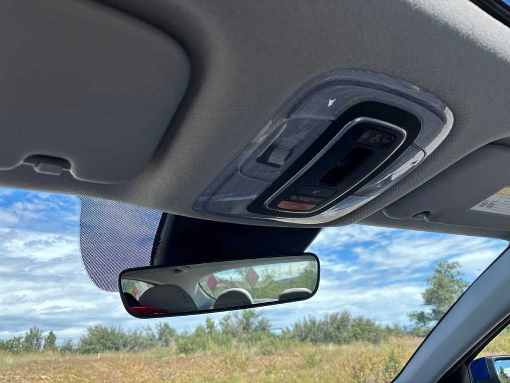 Used 2025 Hyundai Elantra Limited FWD image 30