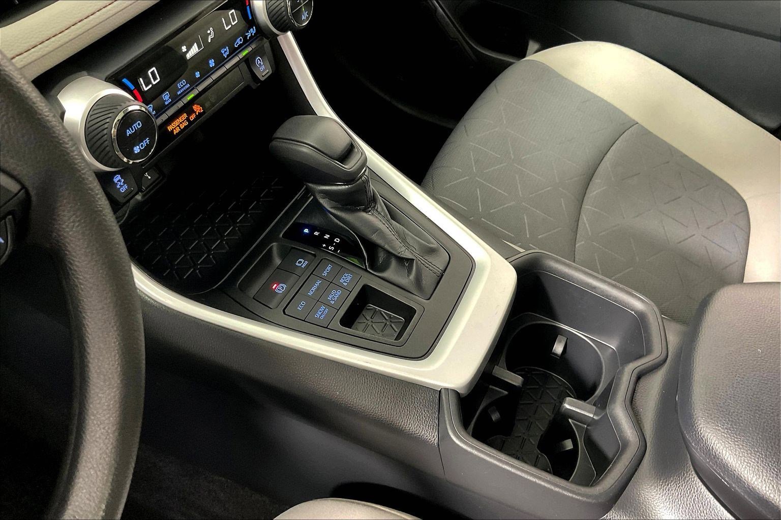 Used 2022 Toyota RAV4 XLE w/ Convenience Package image 18