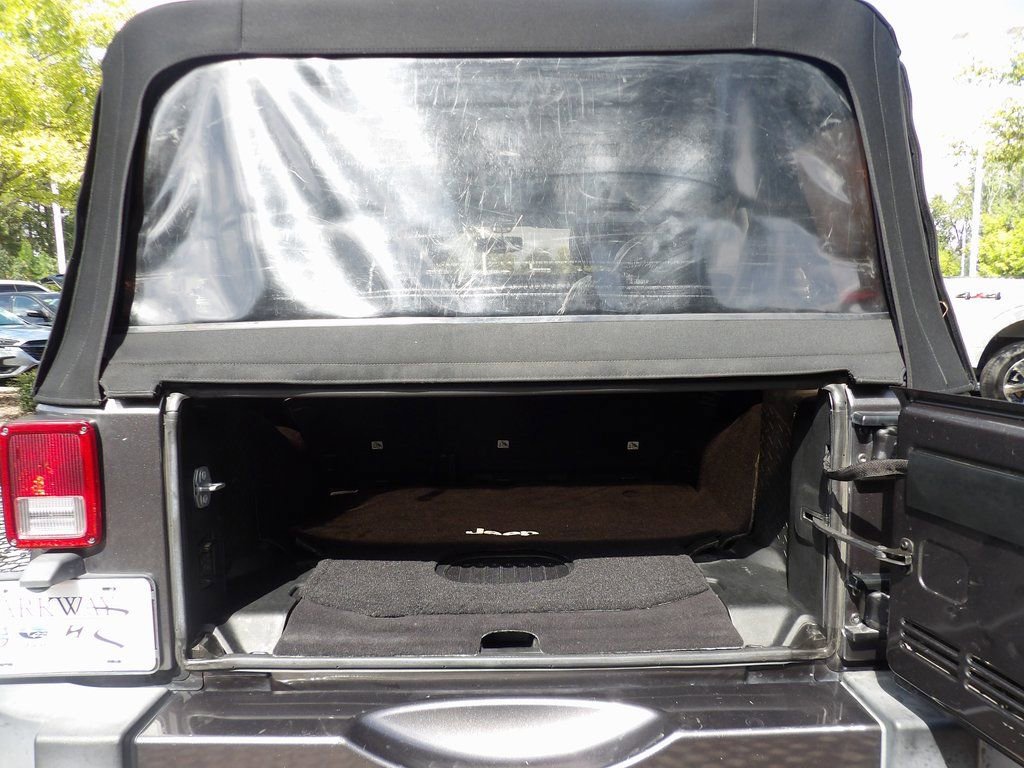 Used 2017 Jeep Wrangler Unlimited Sahara w/ Connectivity Group image 20