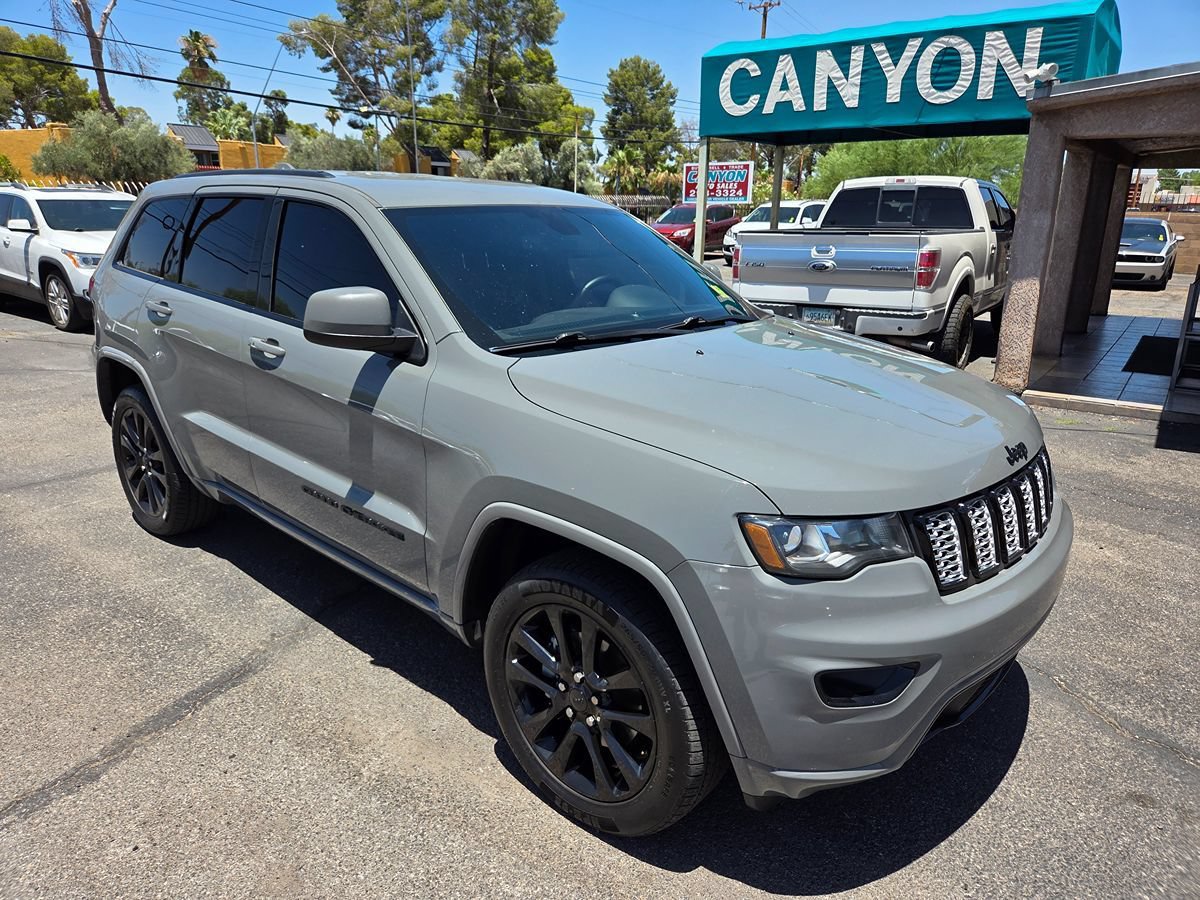 Used 2020 Jeep Grand Cherokee Altitude RWD image 2