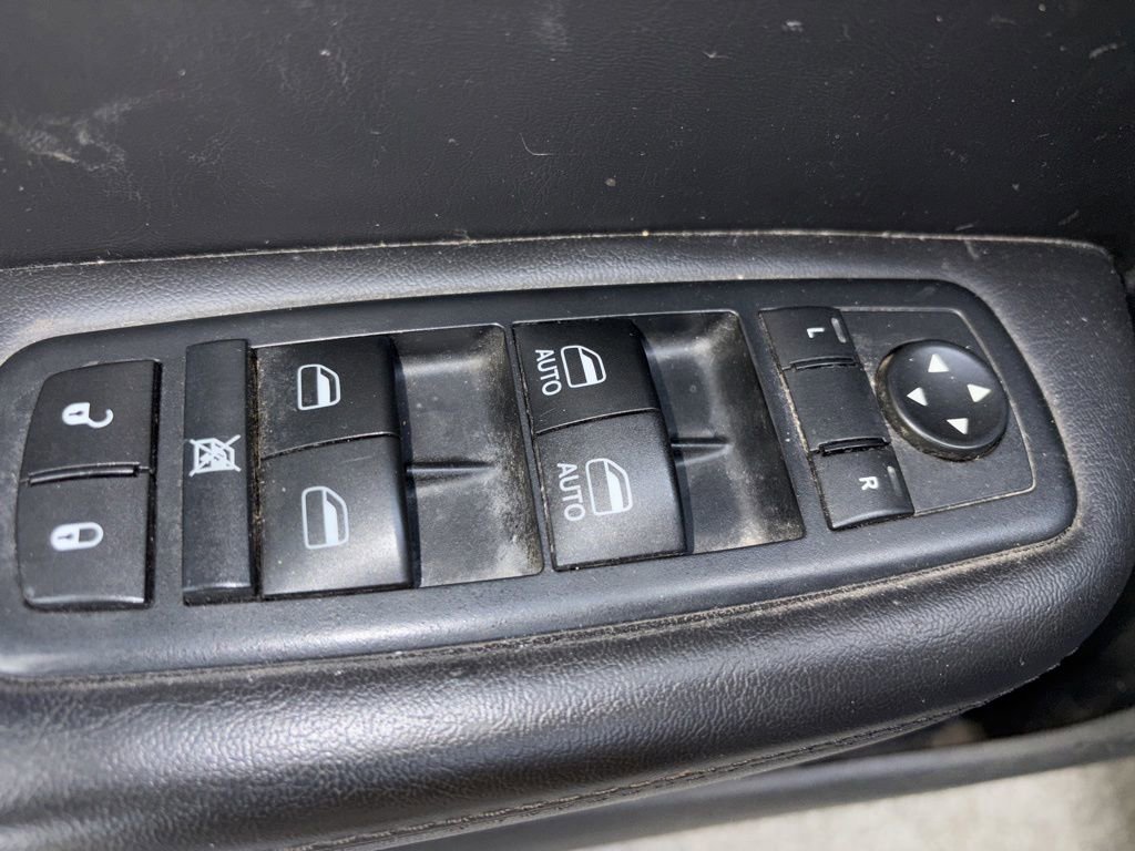 Used 2017 Chrysler 200 Limited Platinum FWD image 23