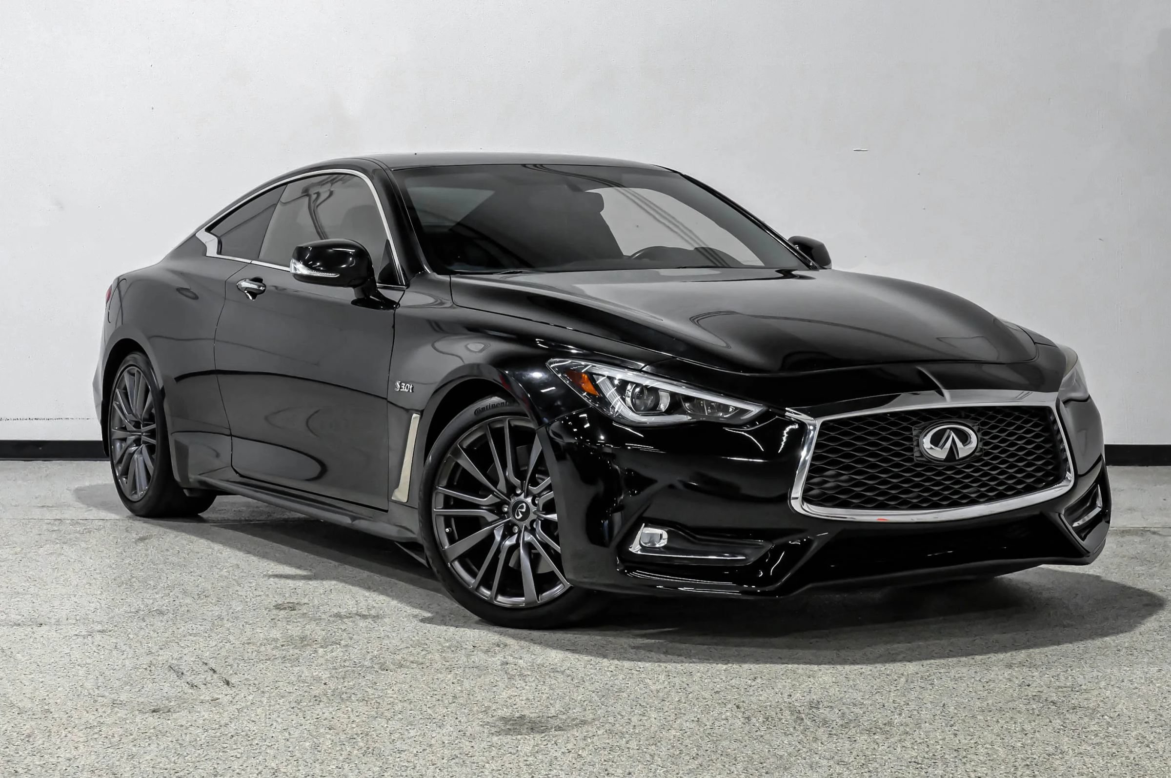Used 2017 INFINITI Q60 Red Sport 400 RWD image 4