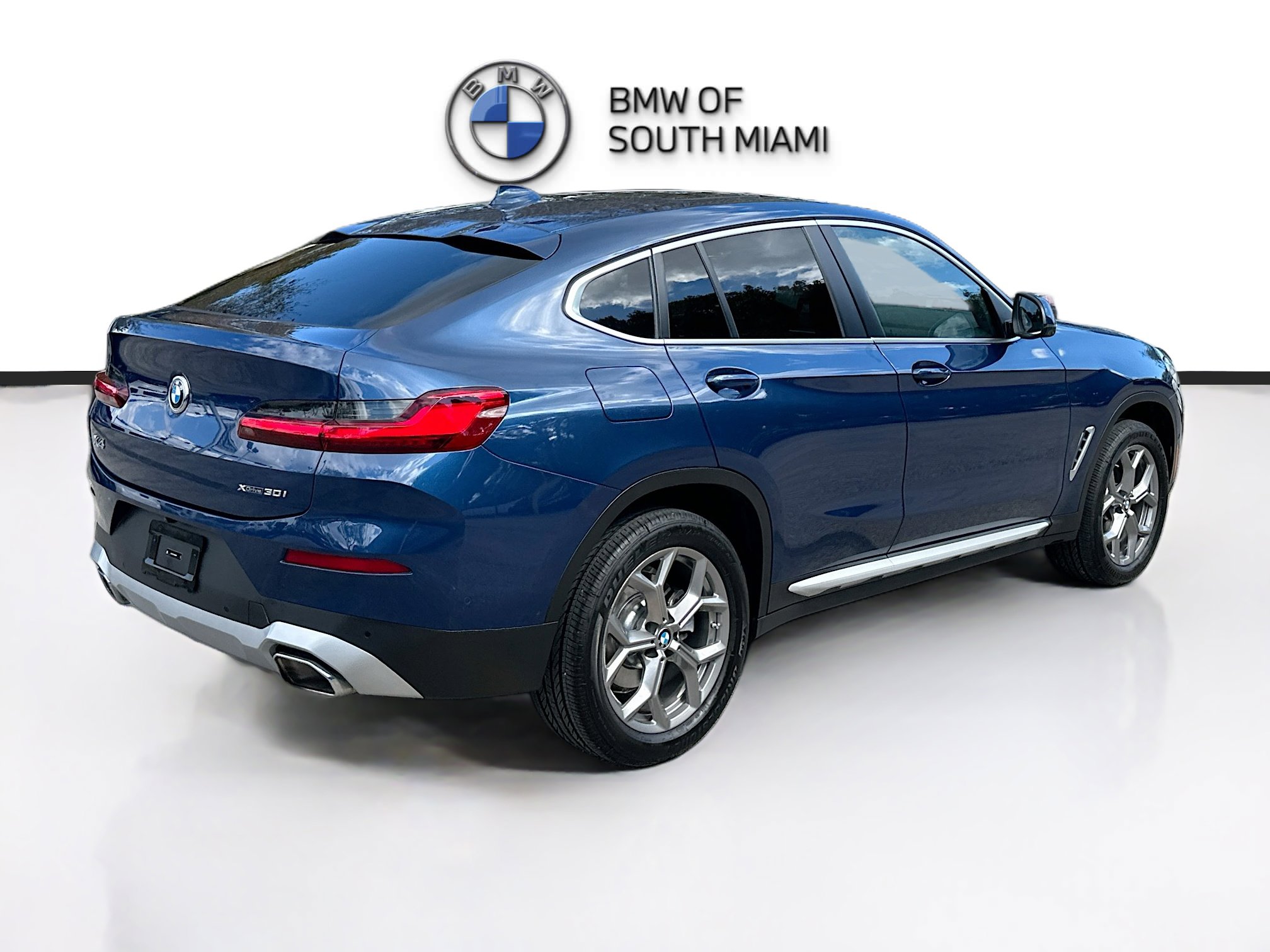 Certified 2025 BMW X4 xDrive30i image 7